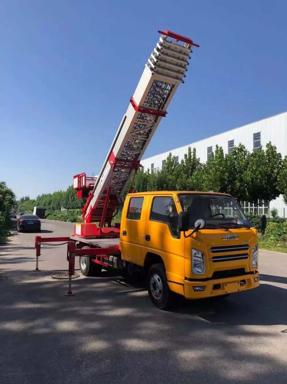 保定莲池附近的云梯车出租服务：轻松解决高空作业需求