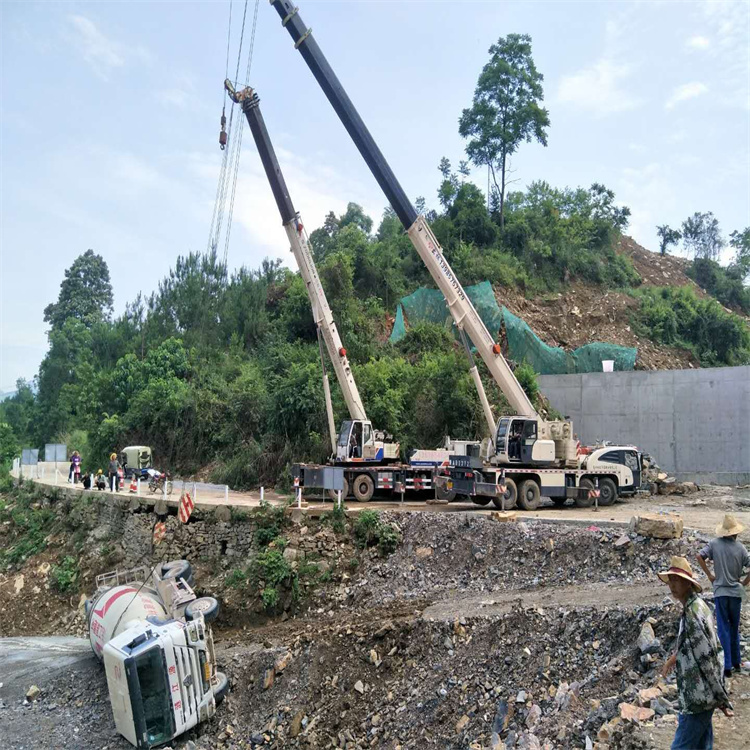 保定莲池汽车掉沟里叫吊车救援要多少钱